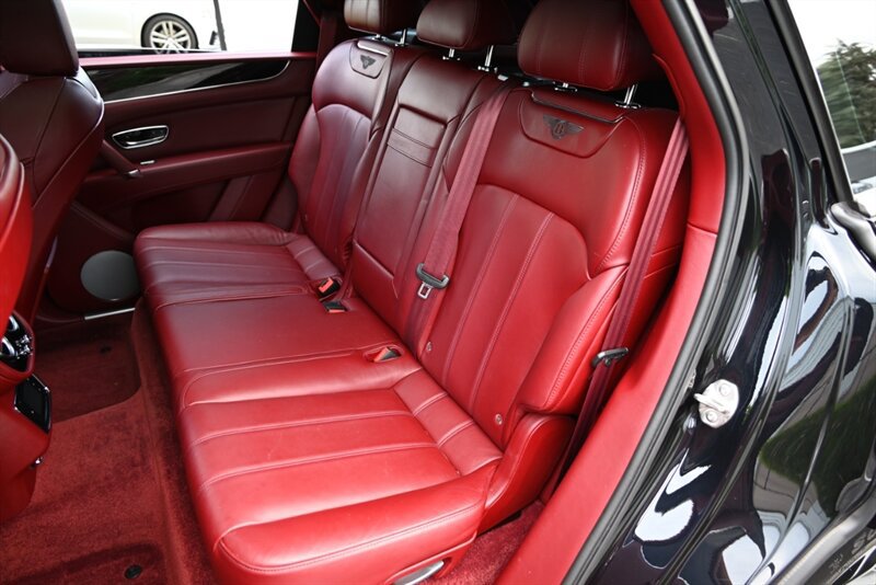 Used 2019 Bentley Bentayga AWD/4WD image 34