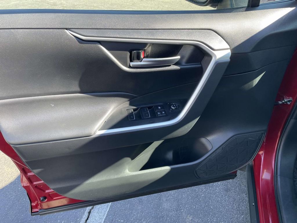 Used 2025 Toyota RAV4 XLE image 25
