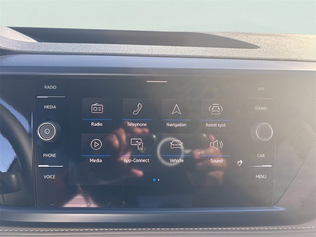 Used 2024 Volkswagen Taos SE w/ Panoramic Sunroof Package image 17