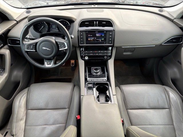 Used 2018 Jaguar F-PACE R-Sport image 11