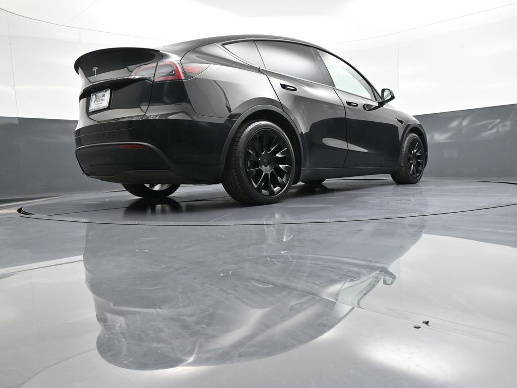 Used 2023 Tesla Model Y Long Range image 31