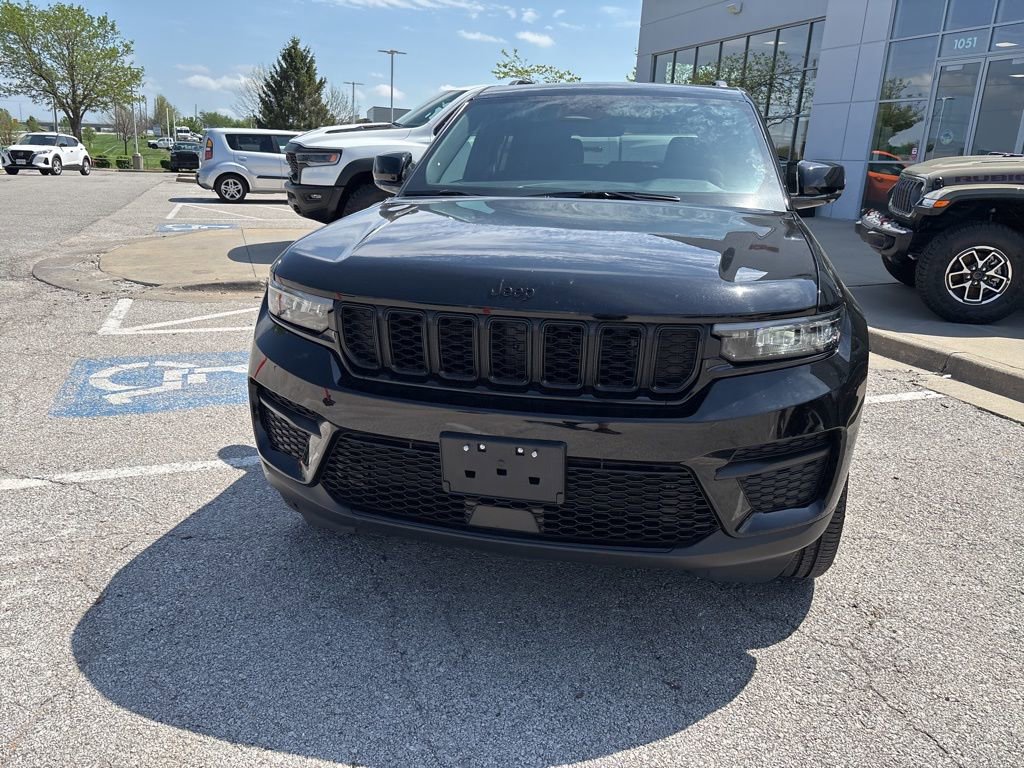 New 2025 Jeep Grand Cherokee Altitude AWD/4WD image 10