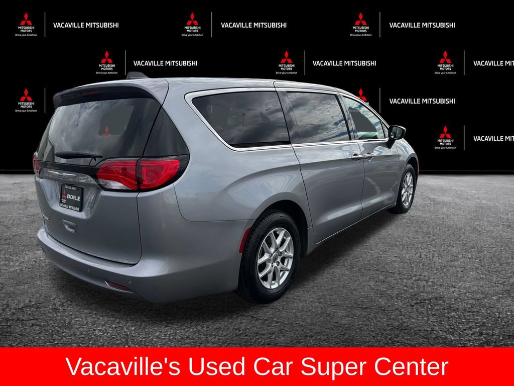 Used 2021 Chrysler Voyager LX FWD image 5
