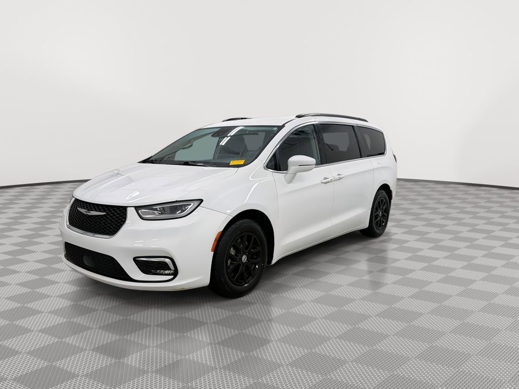 Used 2022 Chrysler Pacifica Touring-L image 6