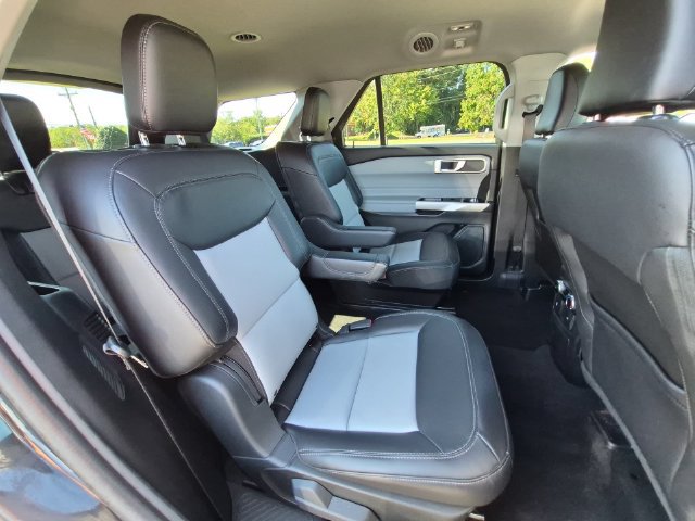Used 2024 Ford Explorer XLT w/ Equipment Group 202A AWD/4WD image 33