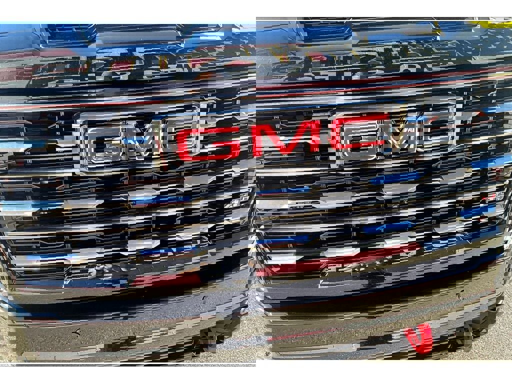 Used 2024 GMC Sierra 2500 AT4 image 32