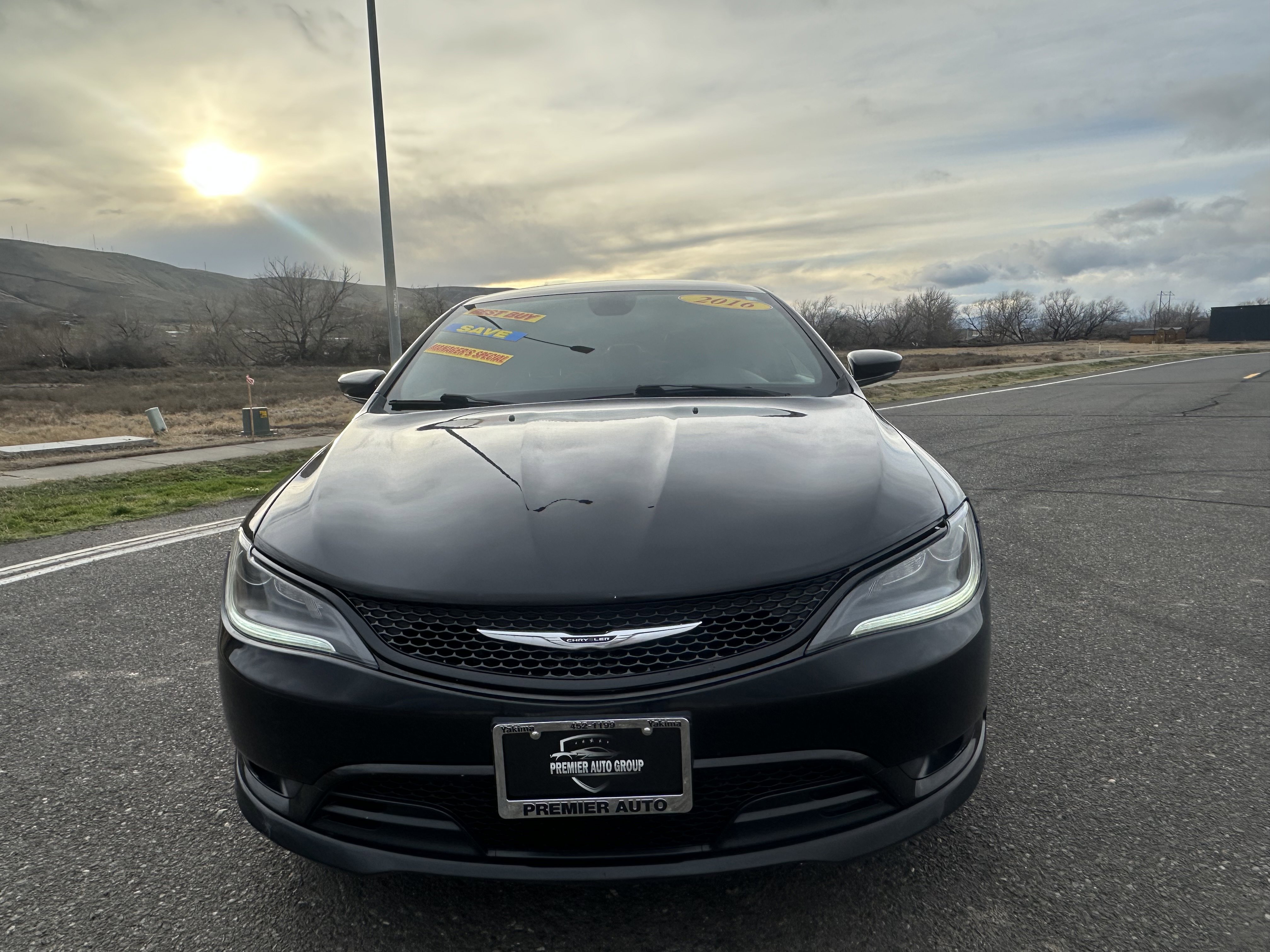 Used 2016 Chrysler 200 S FWD image 4
