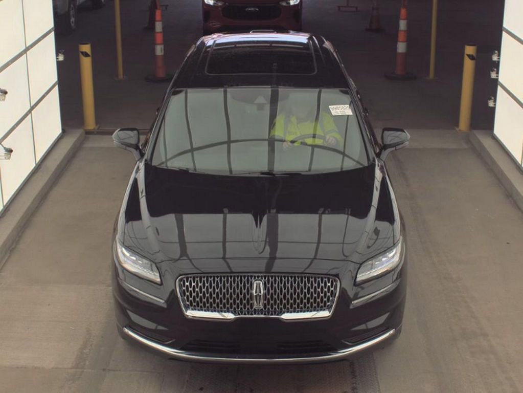 Used 2022 Lincoln Nautilus Reserve image 3