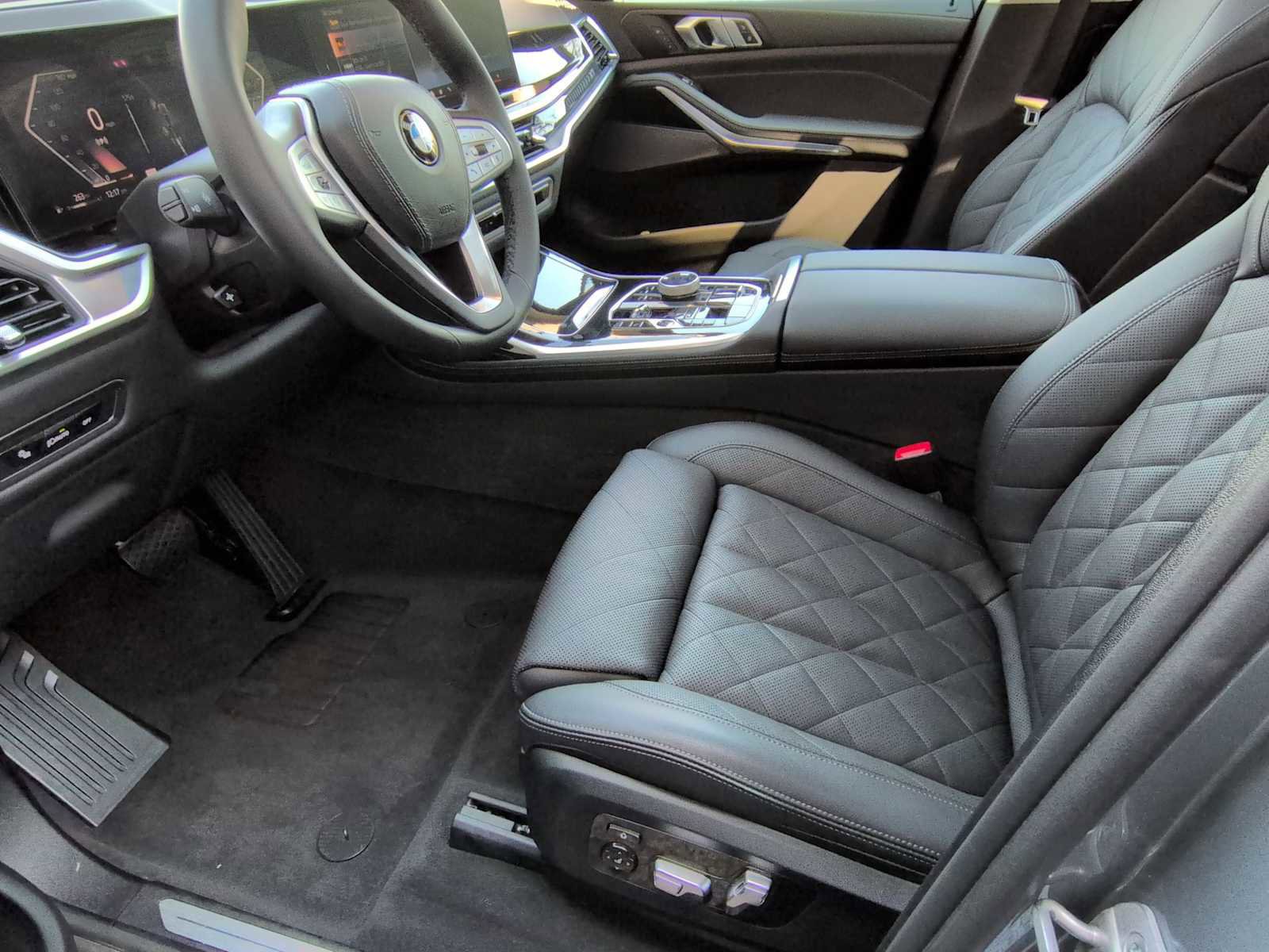 Used 2024 BMW X7 xDrive40i image 17