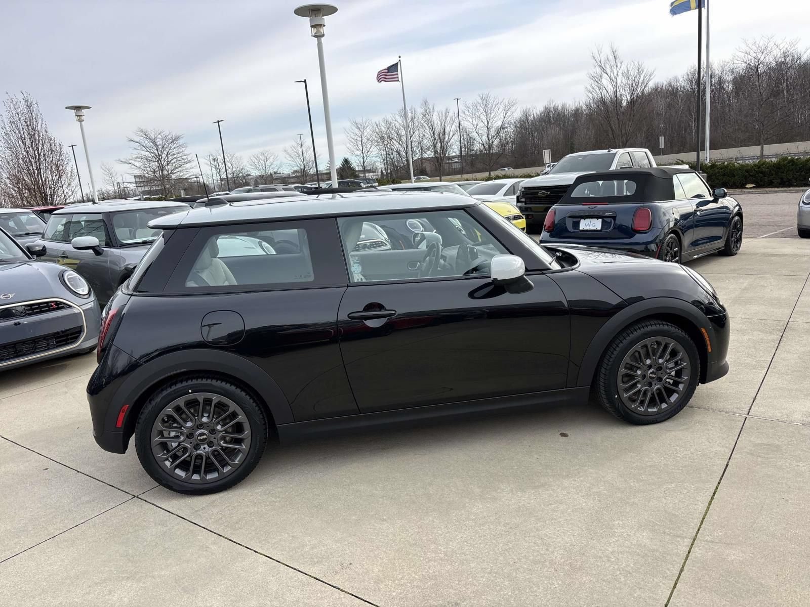 New 2026 MINI Cooper 2-Door Hardtop FWD image 8