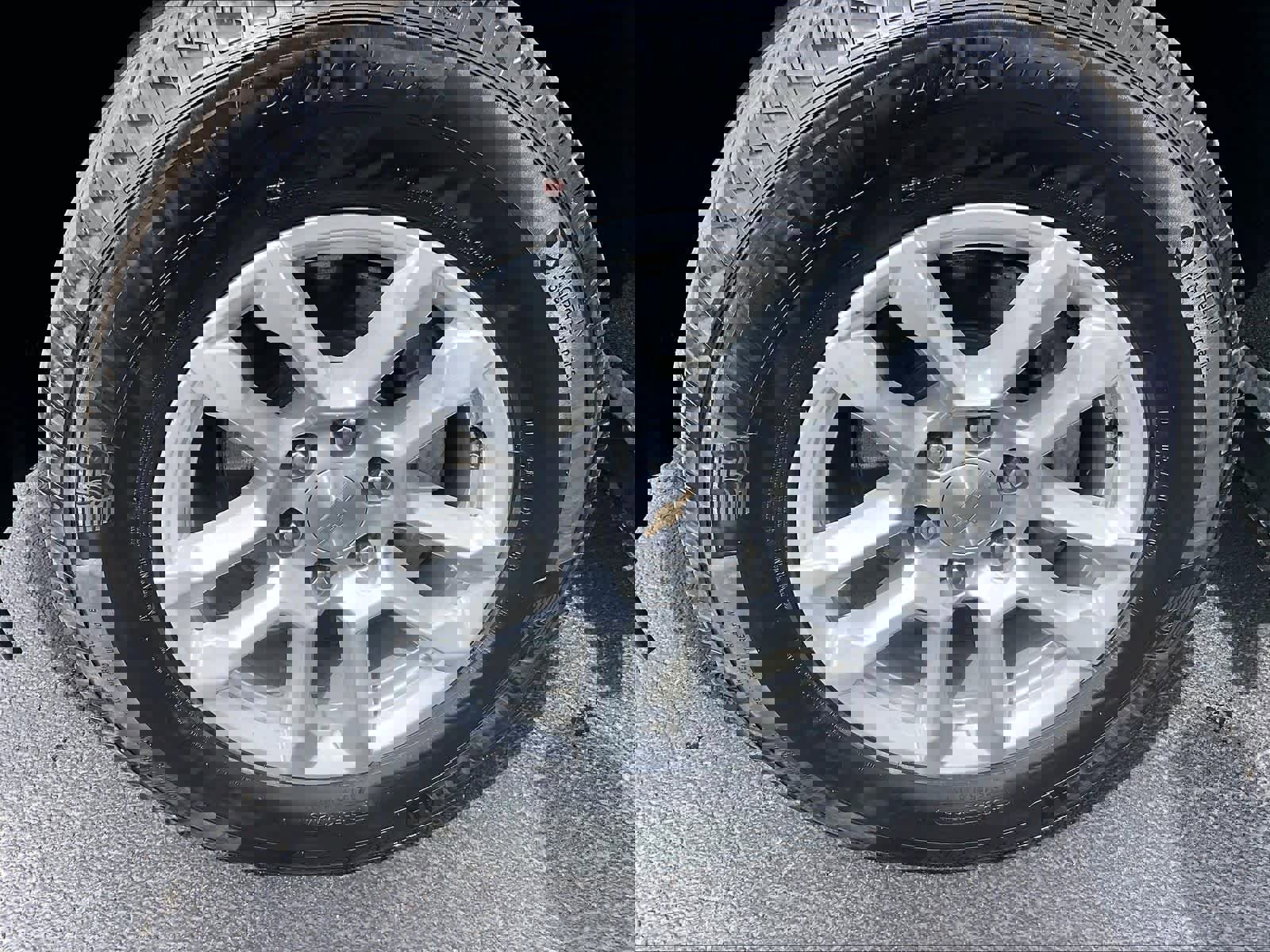 Used 2024 Chevrolet Silverado 1500 LT AWD/4WD image 7