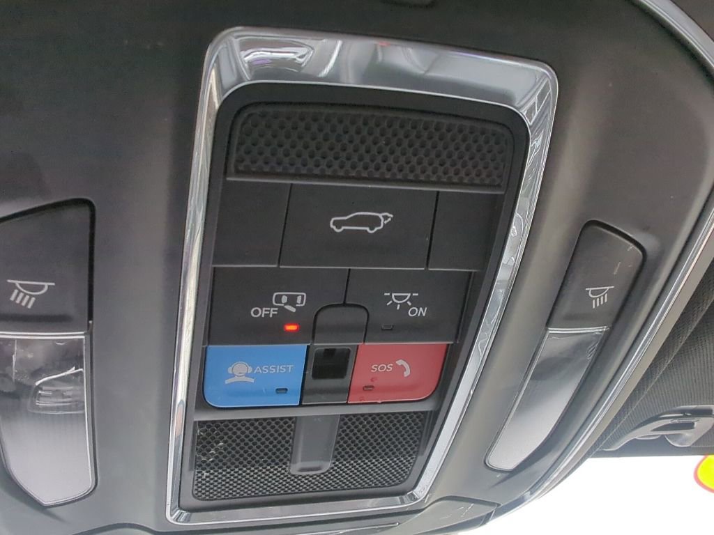 Used 2024 Jeep Wagoneer L Series III w/ Flexible Seating Group AWD/4WD image 28
