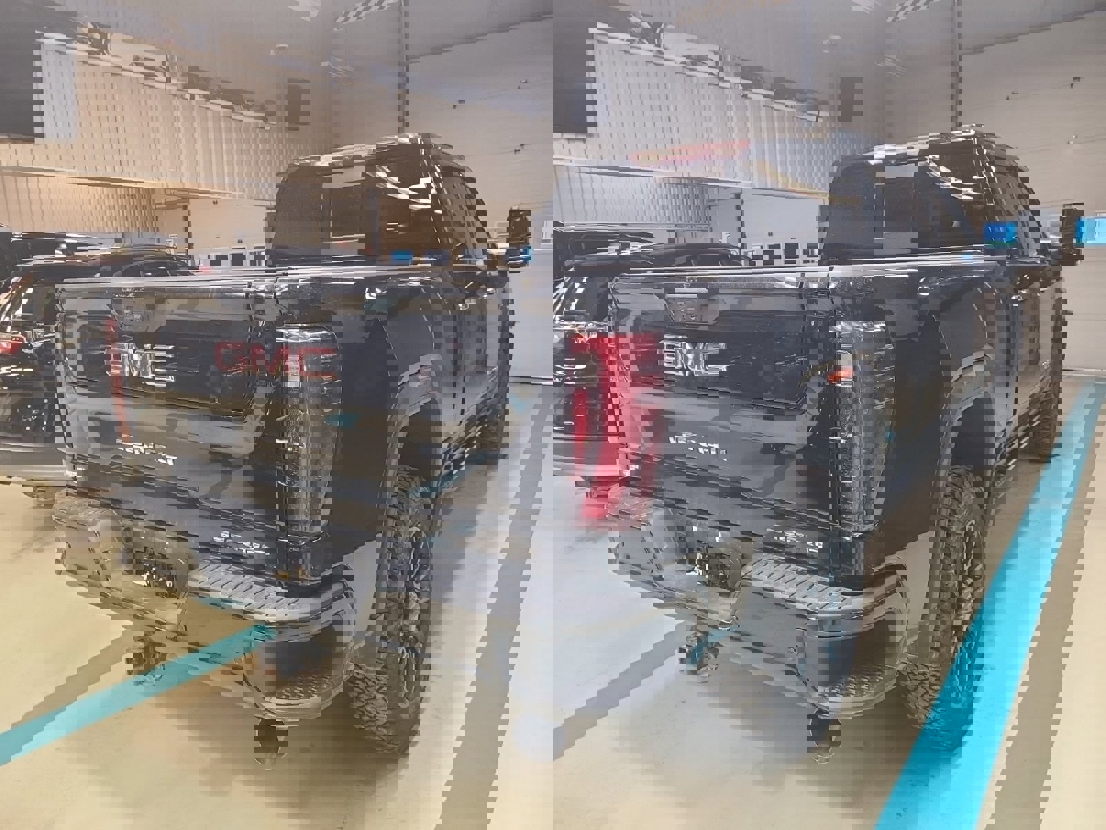 Used 2024 GMC Sierra 2500 Denali w/ Denali Reserve Package image 3