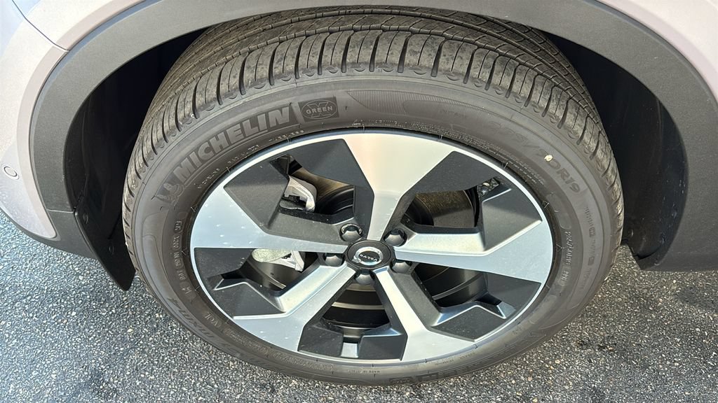 New 2026 Volvo XC40 B5 Plus w/ Protection Package Premier AWD/4WD image 34
