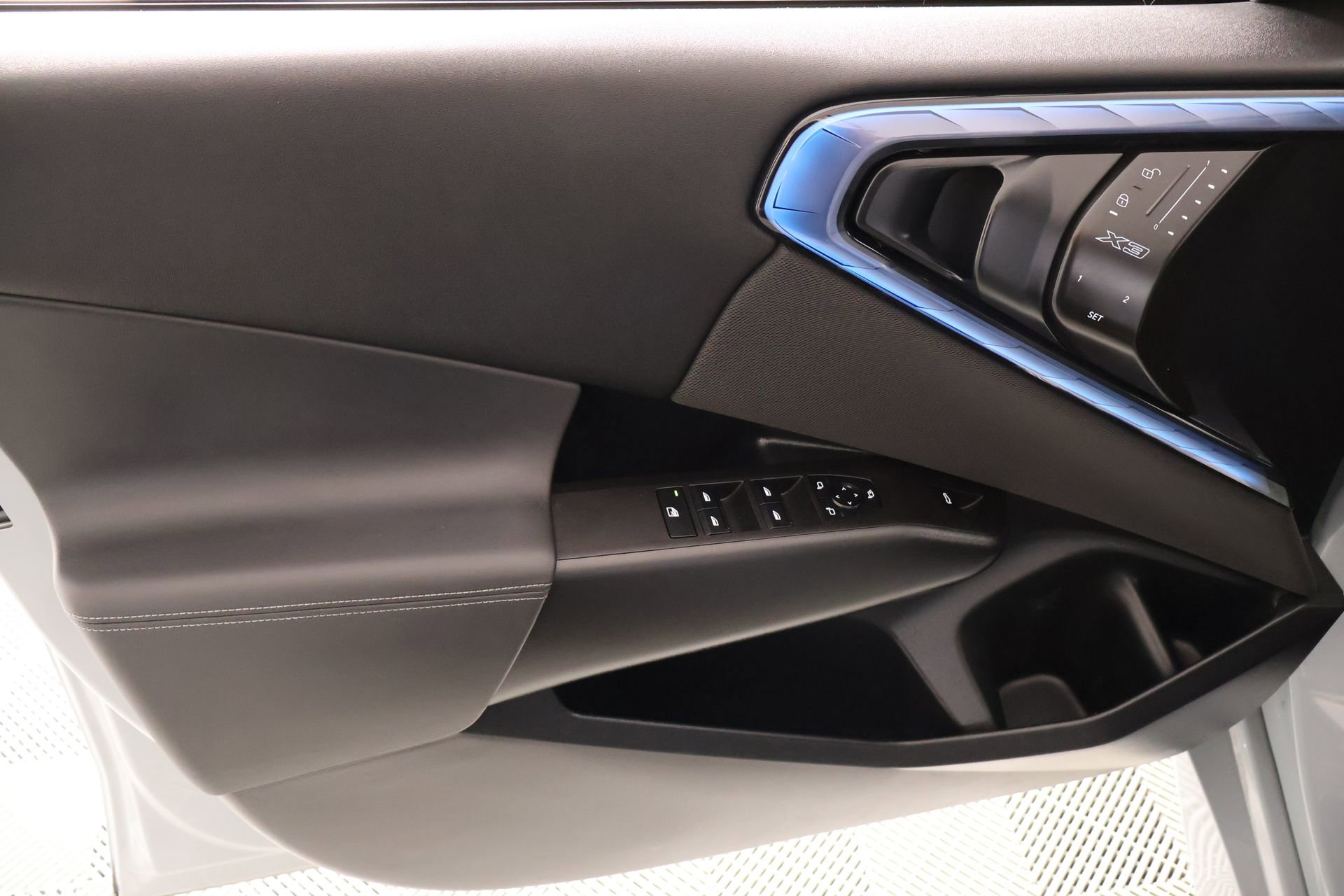 Used 2025 BMW X3 xDrive30i w/ Premium Package image 16