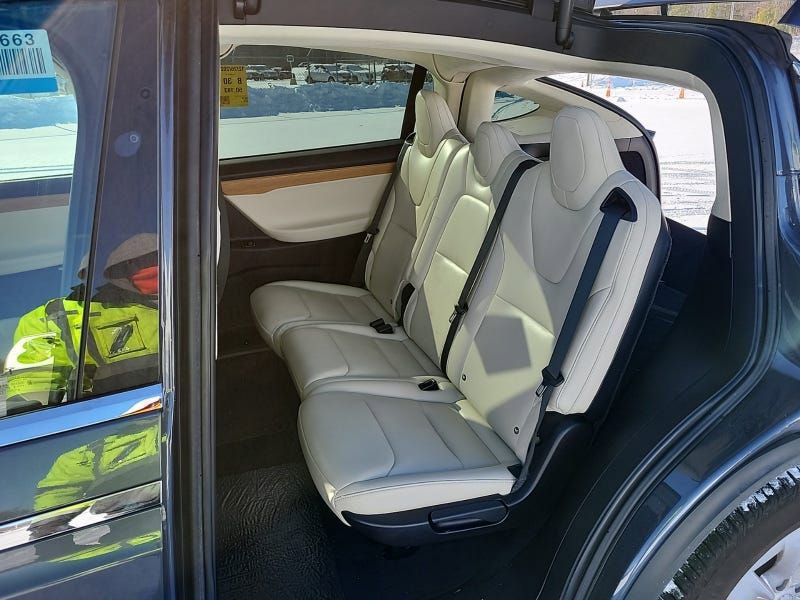 Used 2018 Tesla Model X 75D image 7