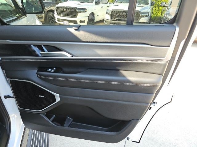 New 2026 Jeep Grand Wagoneer Limited AWD/4WD image 17