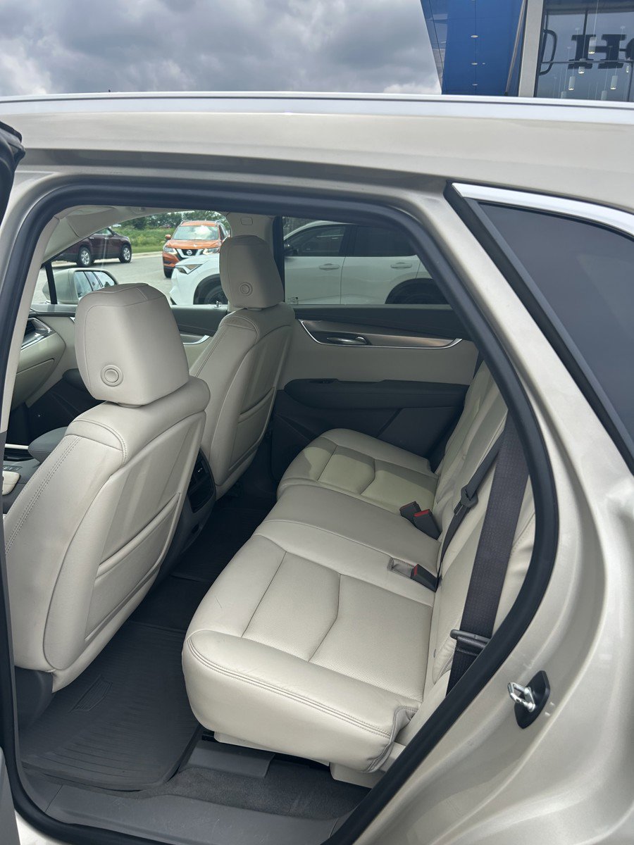 Used 2017 Cadillac XT5 Luxury w/ Driver Awareness Package AWD/4WD image 20