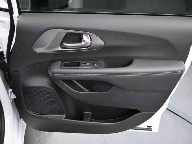 New 2025 Chrysler Voyager LX FWD image 25