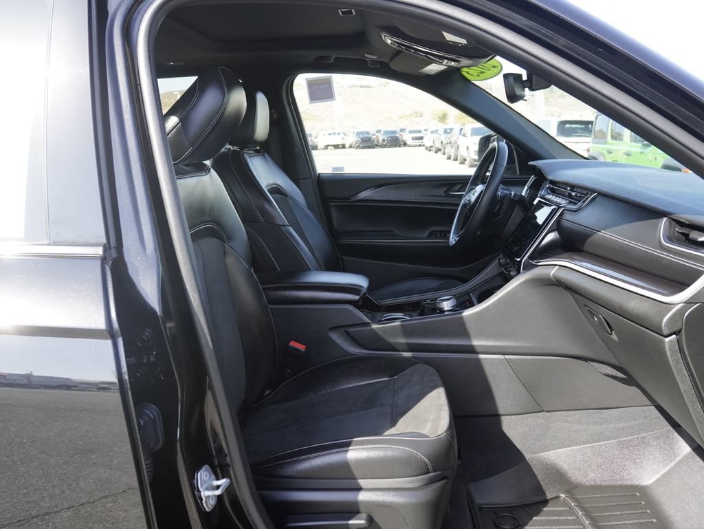 Used 2023 Jeep Grand Cherokee Altitude AWD/4WD image 22