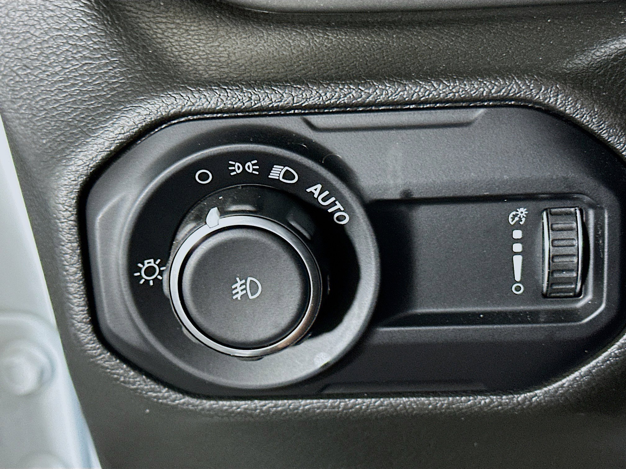 Used 2023 Jeep Wrangler Sport S image 17