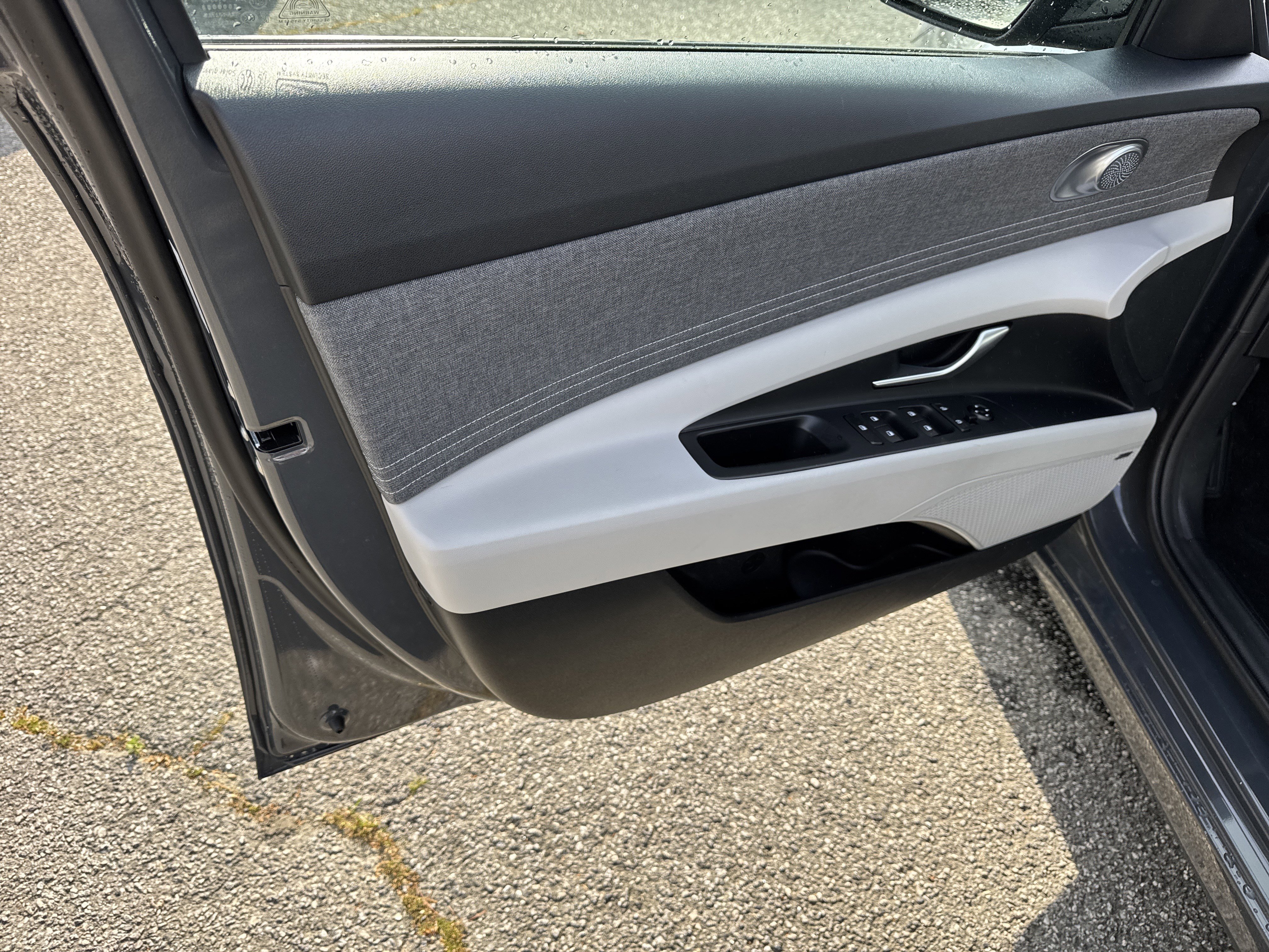 Used 2023 Hyundai Elantra Limited image 10