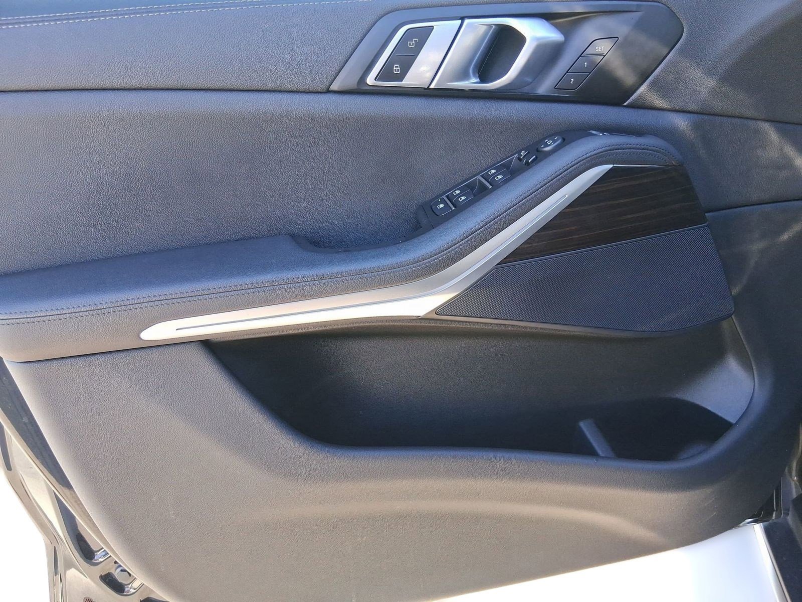 Used 2021 BMW X5 xDrive40i w/ Parking Assistance Package image 11