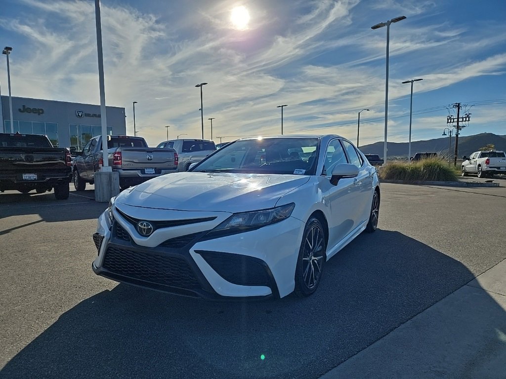 Used 2023 Toyota Camry SE image 4