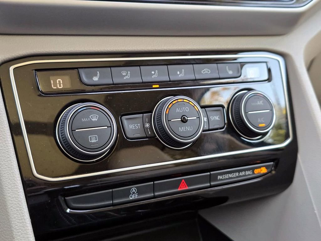 Used 2023 Volkswagen Atlas SE w/ Panoramic Sunroof Package image 16