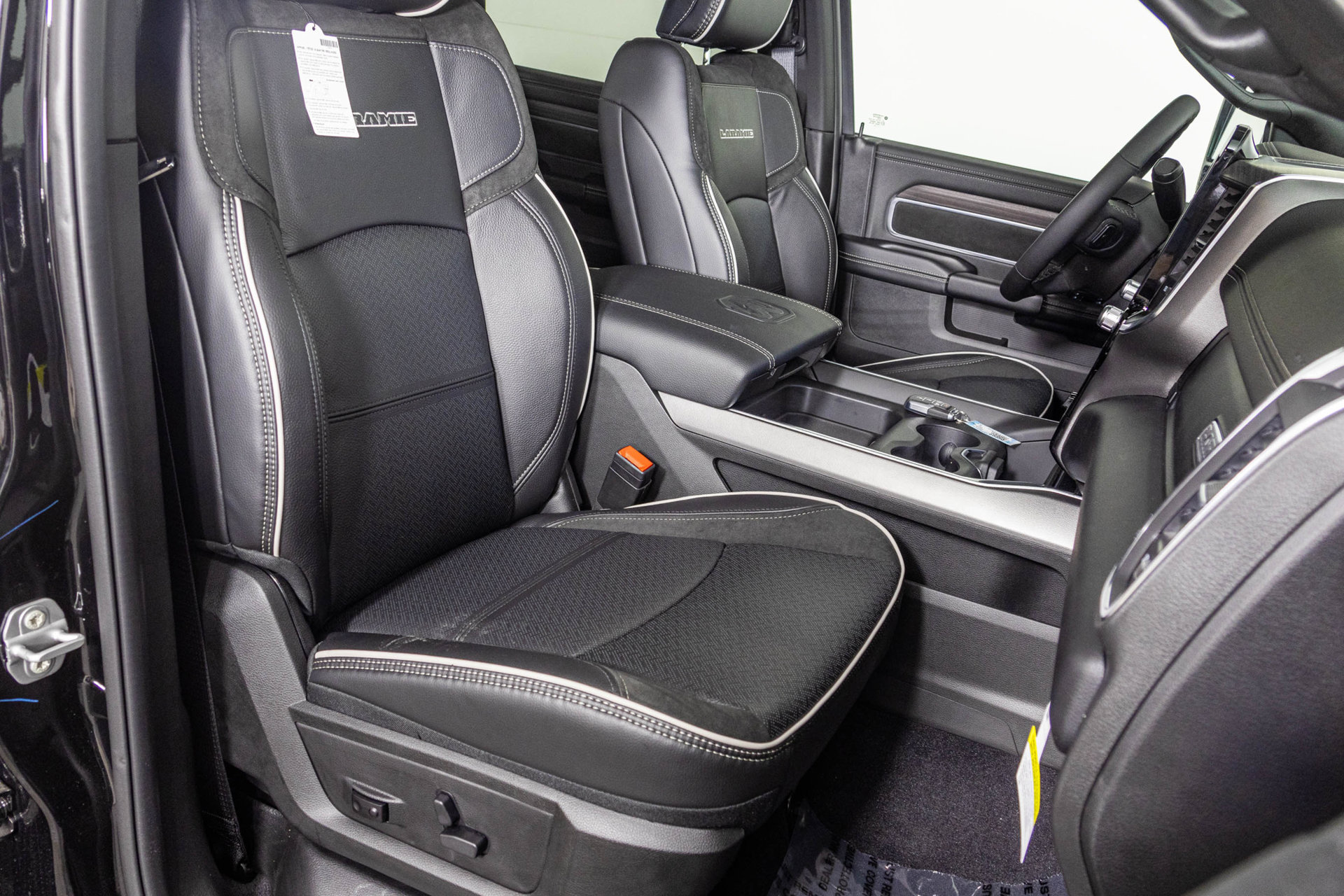 New 2026 RAM 3500 Laramie AWD/4WD image 48