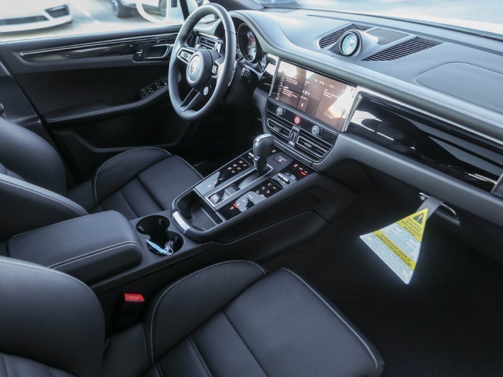 Certified 2026 Porsche Macan S AWD/4WD image 40