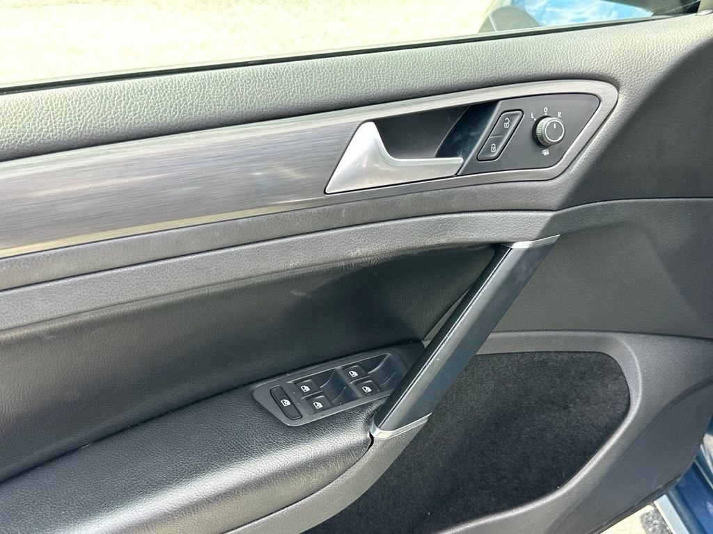Used 2018 Volkswagen Golf S FWD image 13