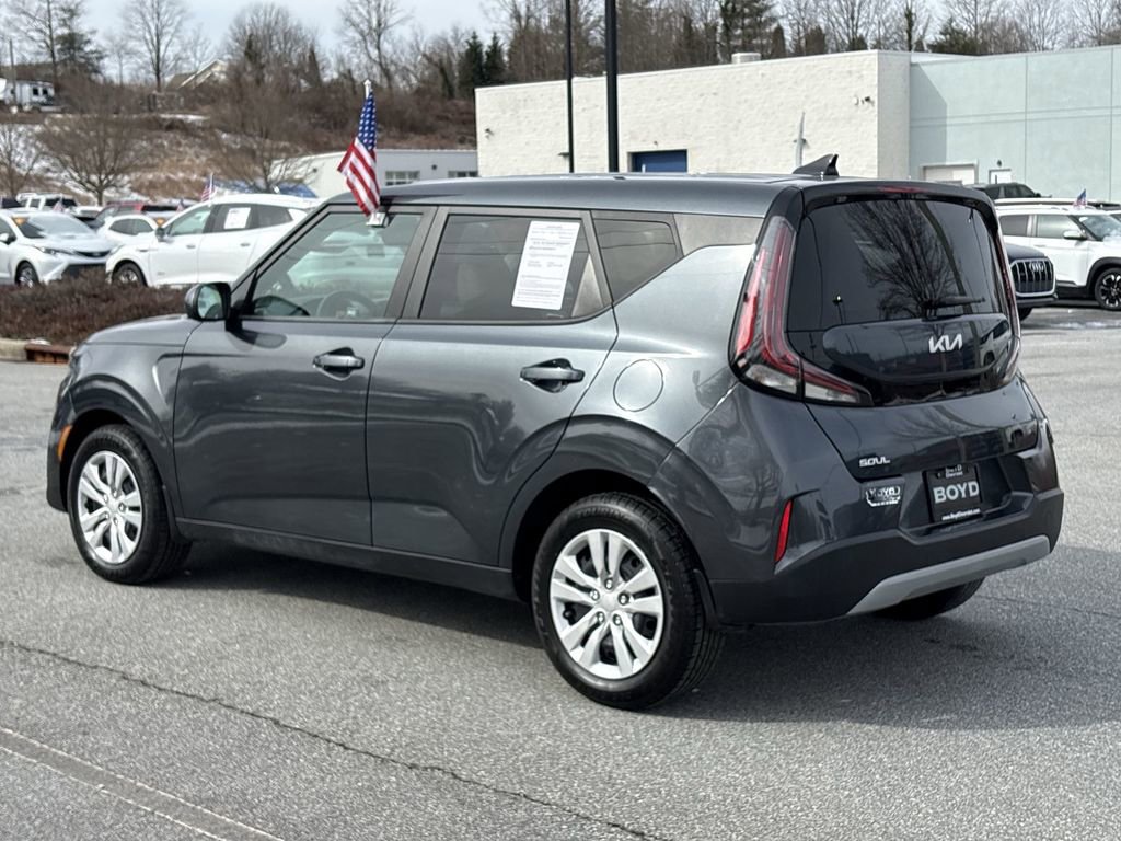 Used 2023 Kia Soul LX image 8