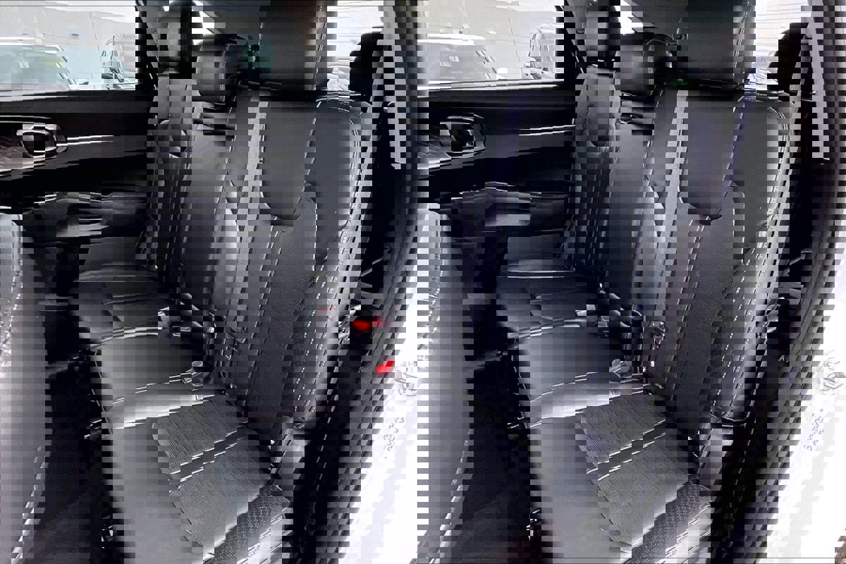 Used 2024 Kia Sorento S image 23