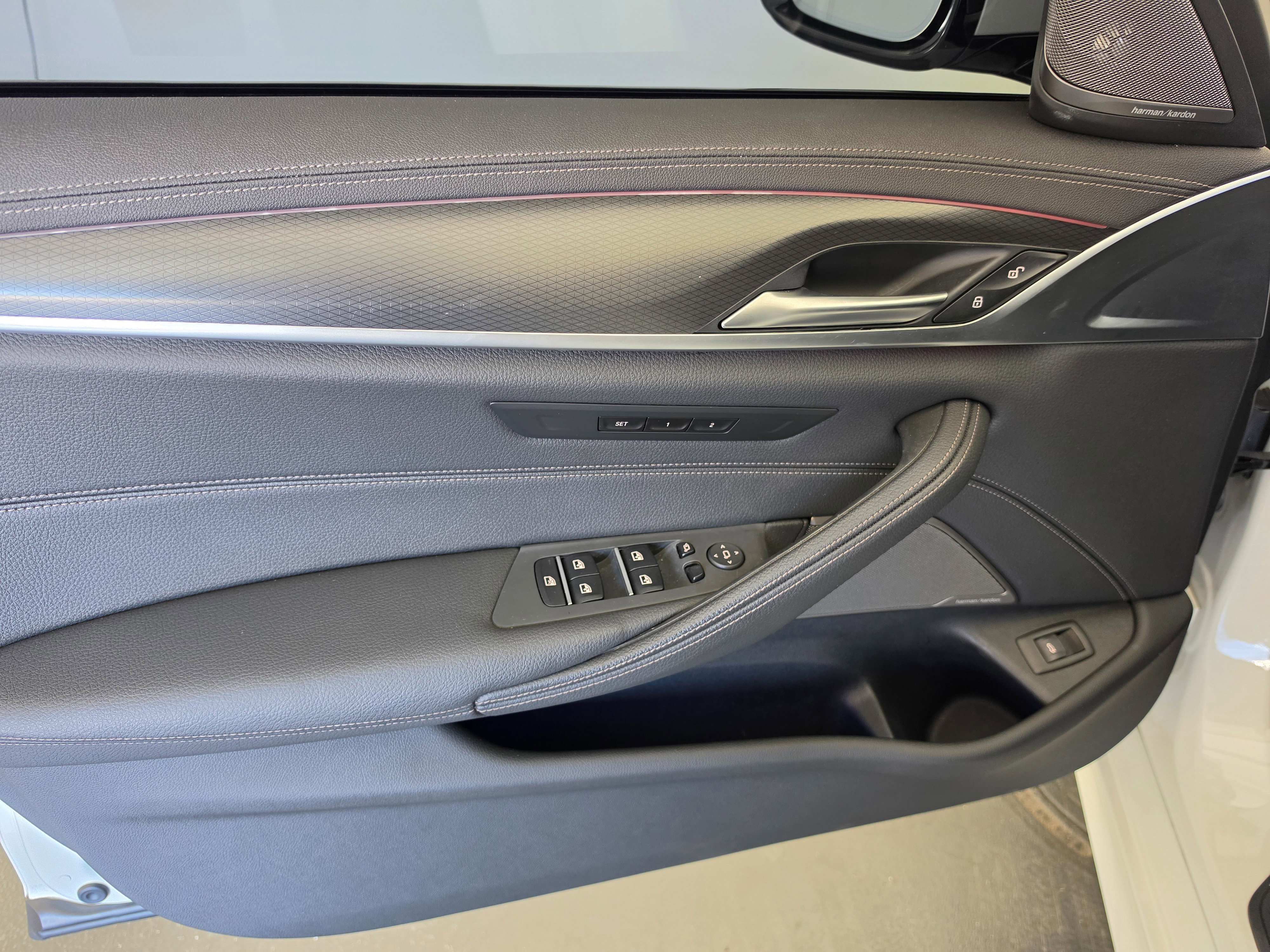 Used 2022 BMW M550i xDrive w/ Premium Package AWD/4WD image 17
