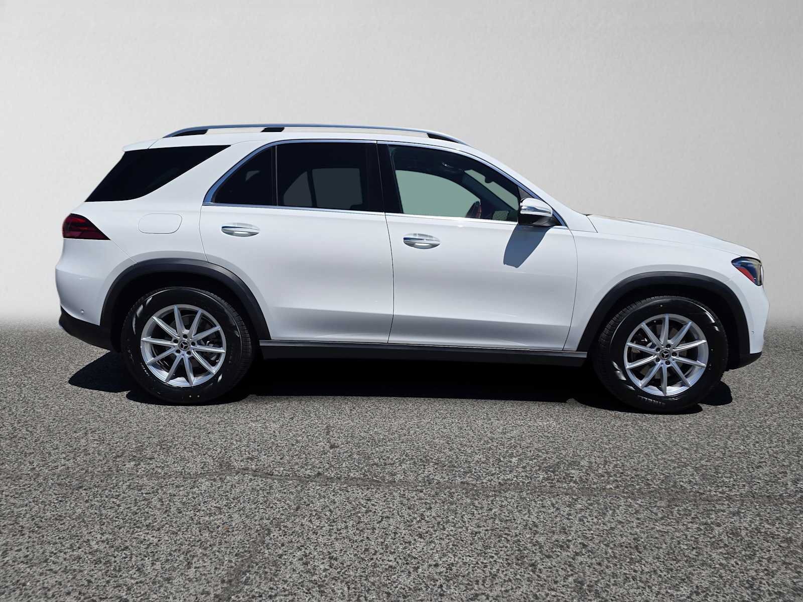 Used 2025 Mercedes-Benz GLE 350 4MATIC image 3