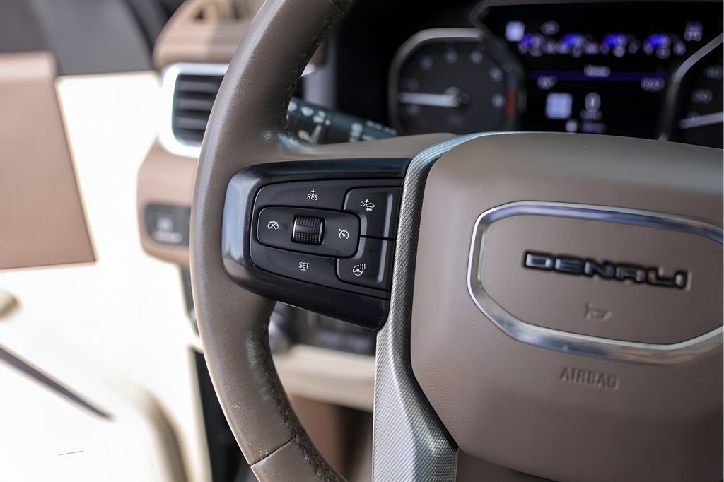 Used 2021 GMC Yukon XL Denali w/ Denali Ultimate Package AWD/4WD image 14
