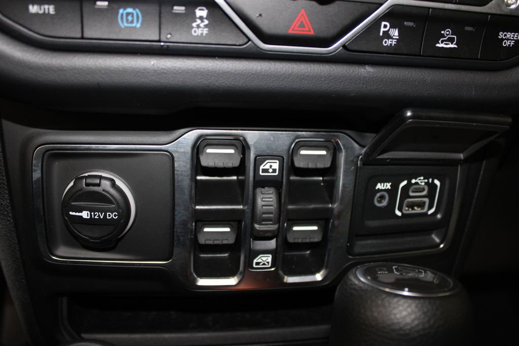 Used 2025 Jeep Wrangler Unlimited Sahara w/ Safety Group image 49