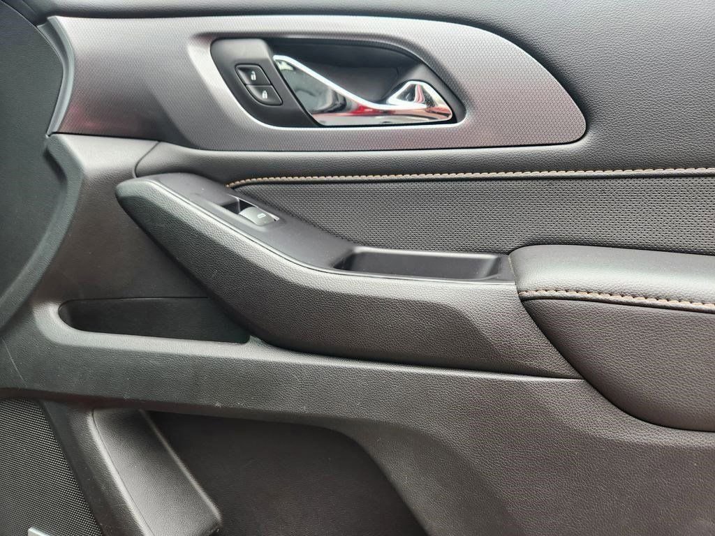 Used 2020 Chevrolet Traverse Premier w/ LPO, Black Accent Package image 19