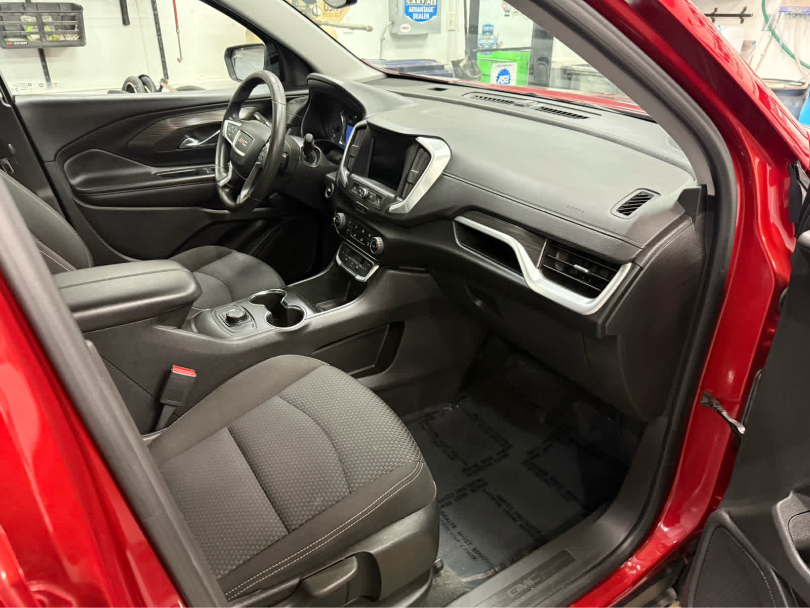 Used 2023 GMC Terrain SLE w/ Elevation Edition AWD/4WD image 13