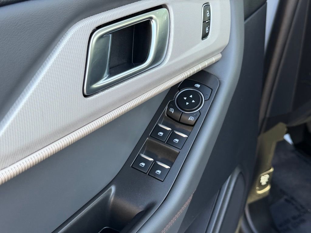 Used 2025 Ford Explorer Active image 15