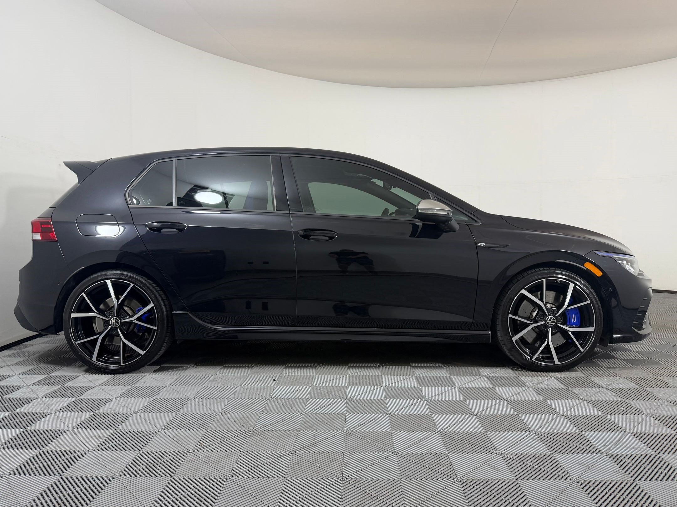 Used 2023 Volkswagen Golf R AWD/4WD image 7