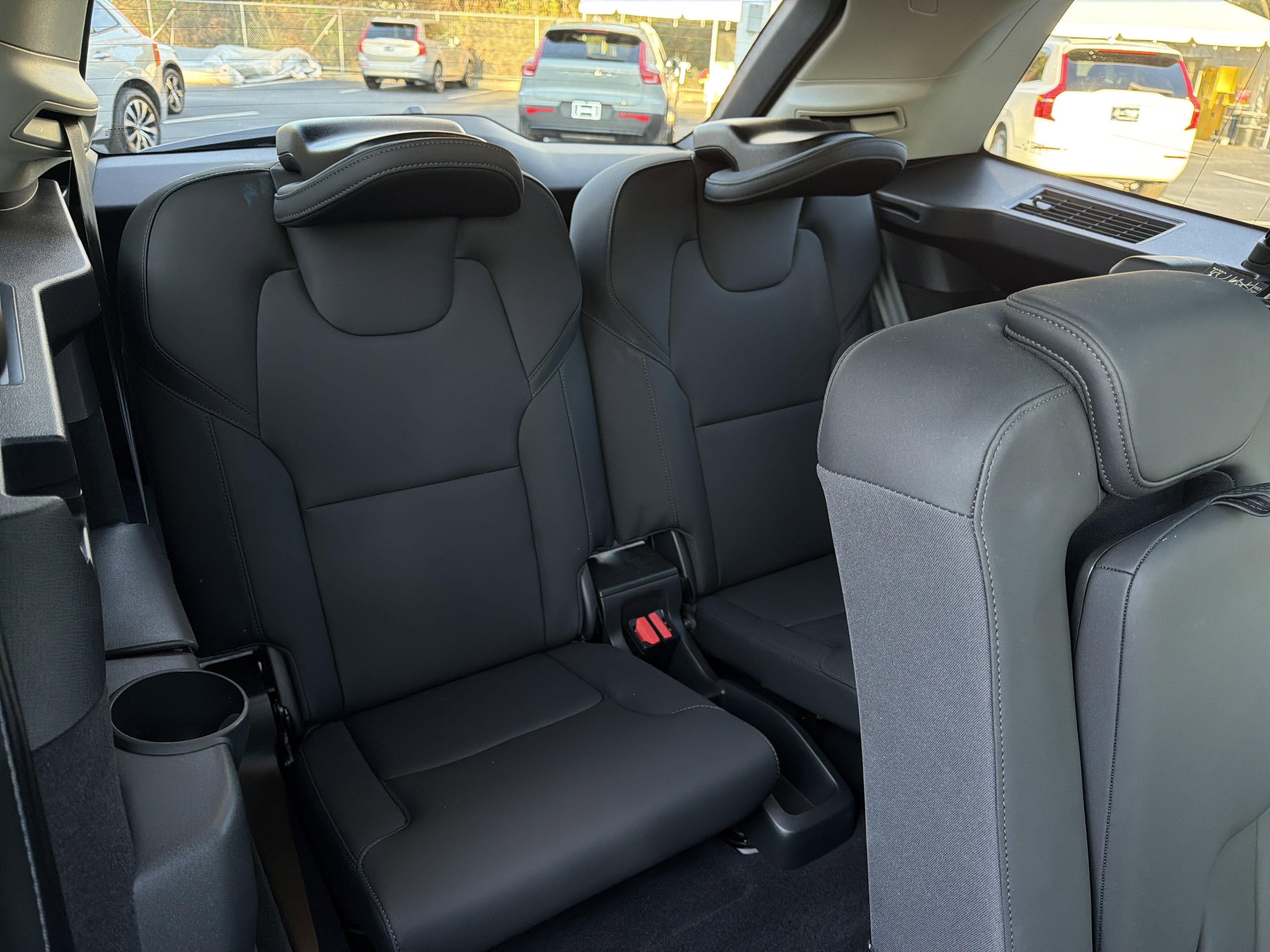 Certified 2025 Volvo XC90 B6 Plus image 33