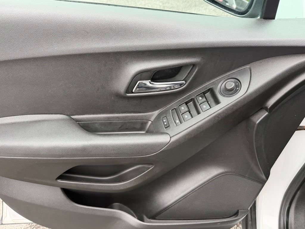 Used 2019 Chevrolet Trax LS w/ Air And Auto Package FWD image 22