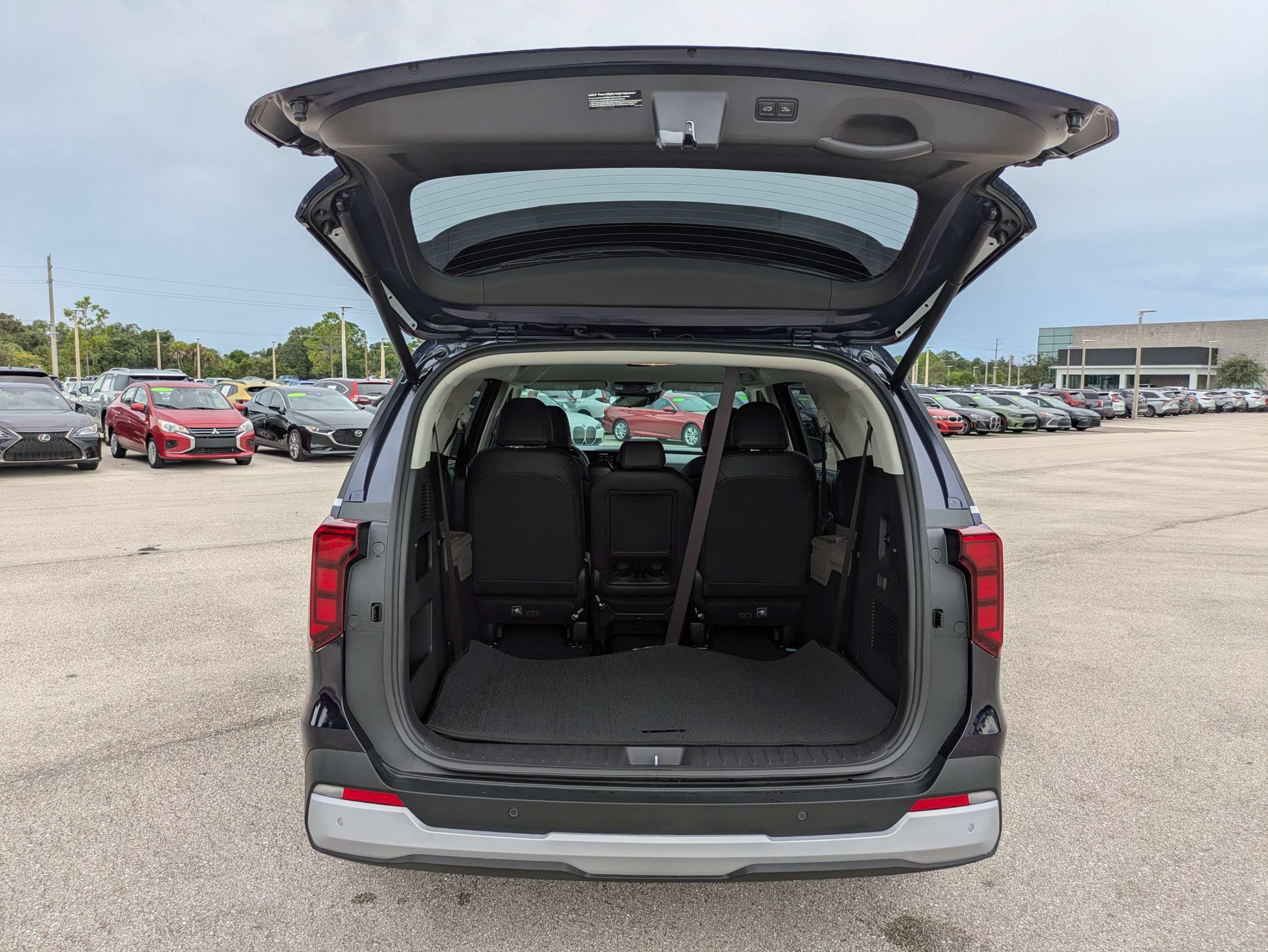 Certified 2026 Kia Carnival EX FWD image 32