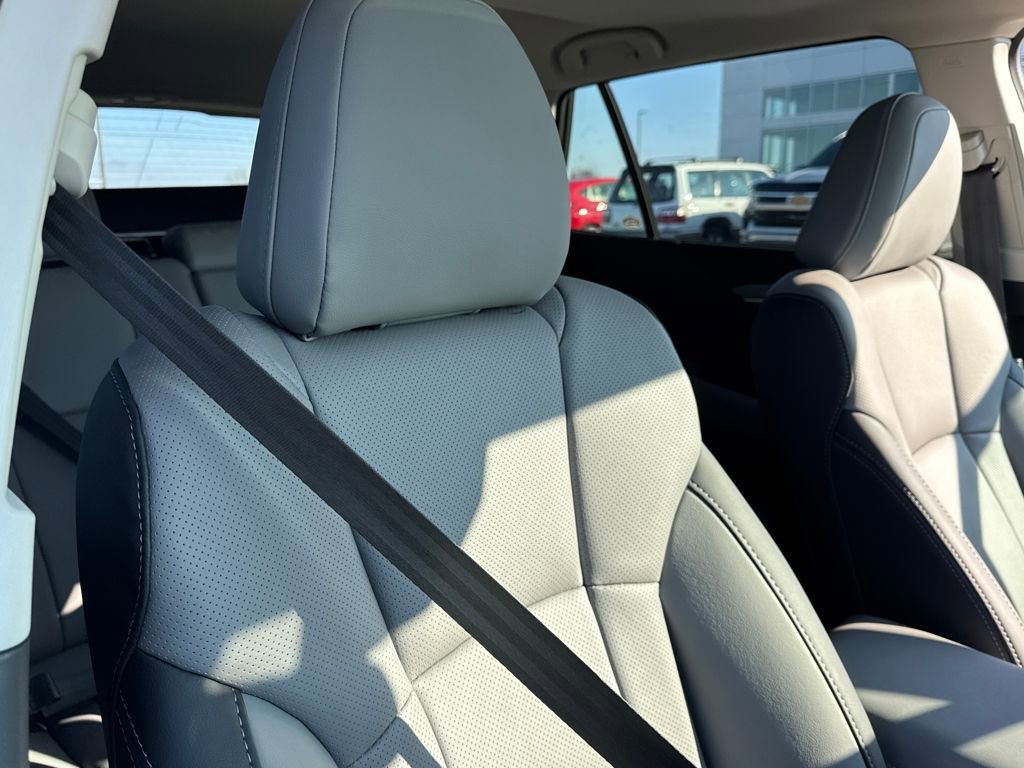 Used 2025 Subaru Outback Limited w/ Popular Package #2 image 31