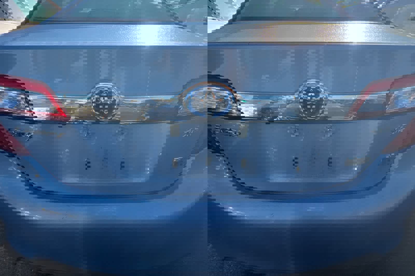 Used 2012 Toyota Camry XLE w/ Leather Pkg image 19