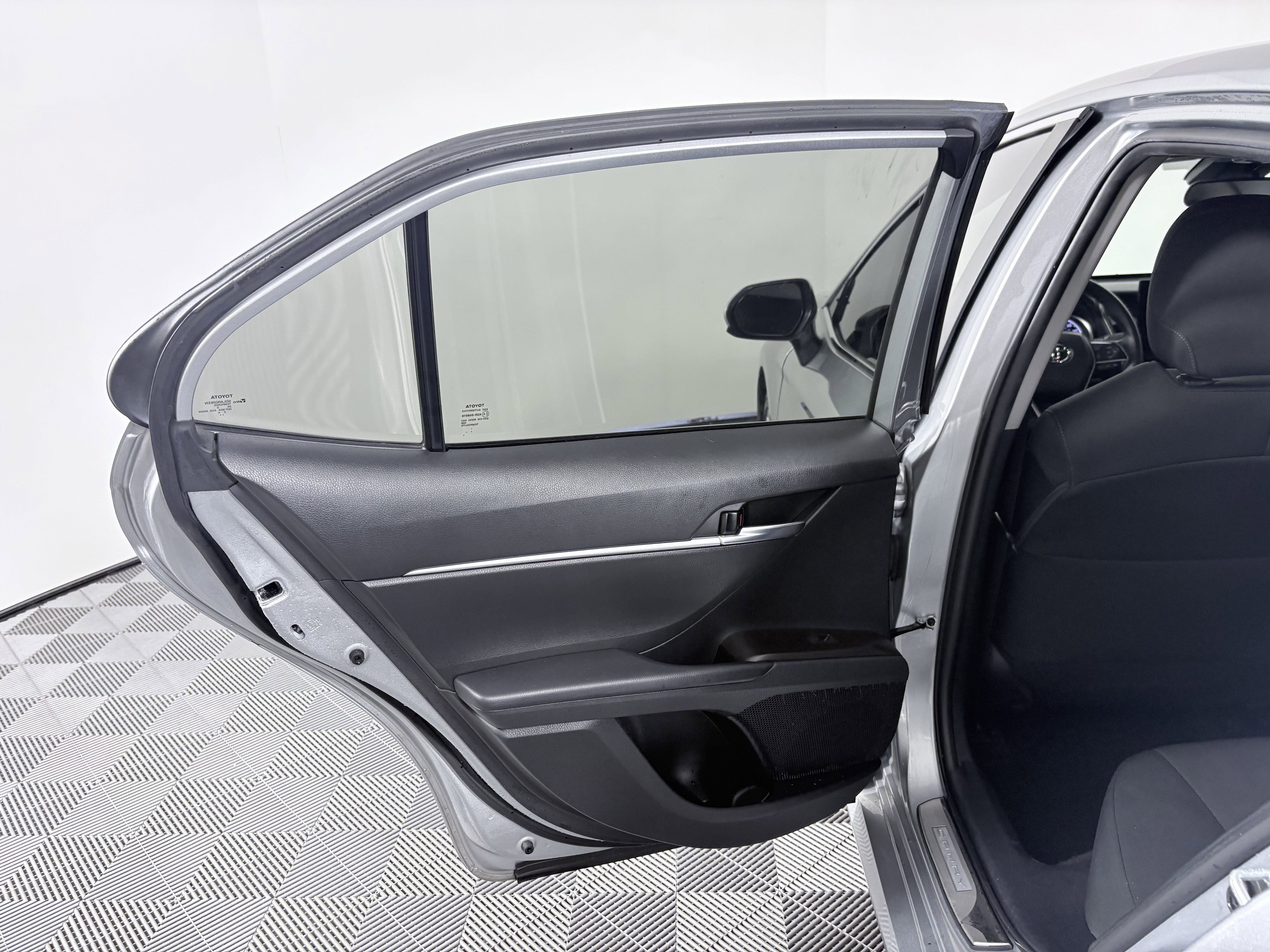 Used 2022 Toyota Camry LE image 23