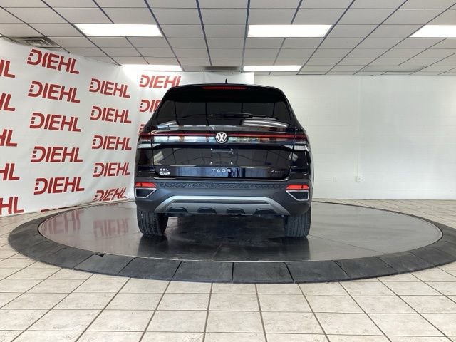 Used 2025 Volkswagen Taos SEL AWD/4WD image 6