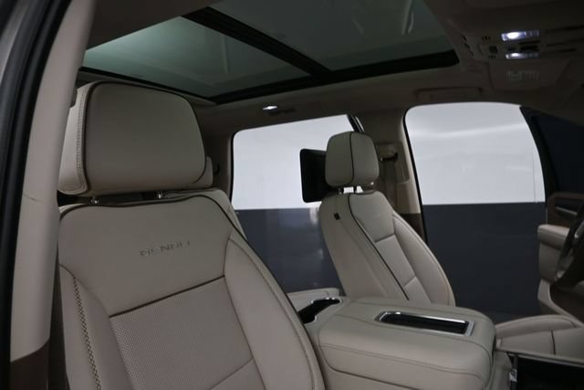 Used 2024 GMC Yukon Denali w/ Advanced Technology Package AWD/4WD image 32